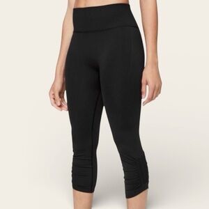 Lululemon Women's Charcoal Black Ebb to Street Cropped Leggings 6 Athleisure